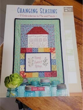 Changing Seasons: 17 Embroideries to Mix and Match  (Paperback)